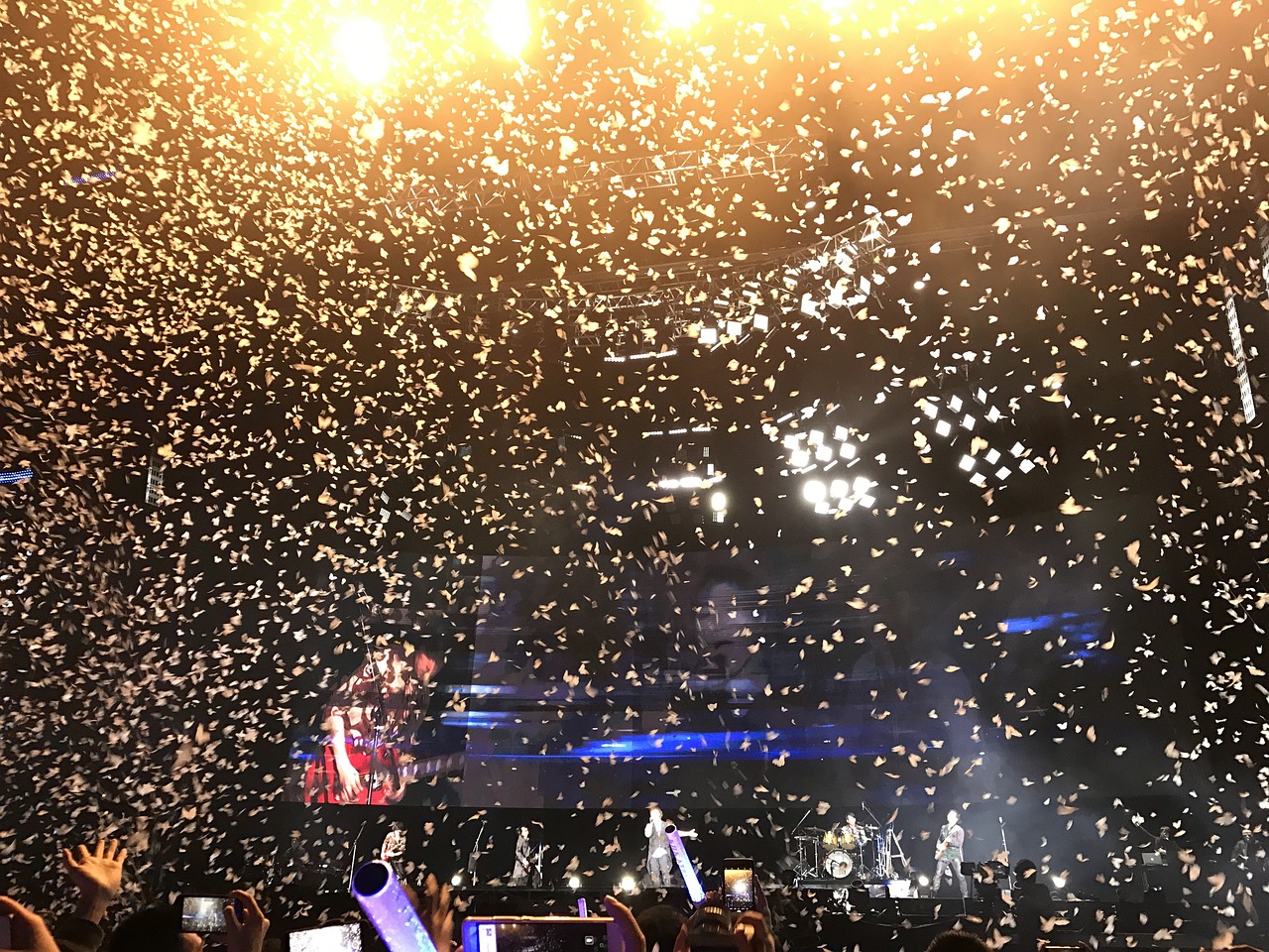 may-day-2663949_1280